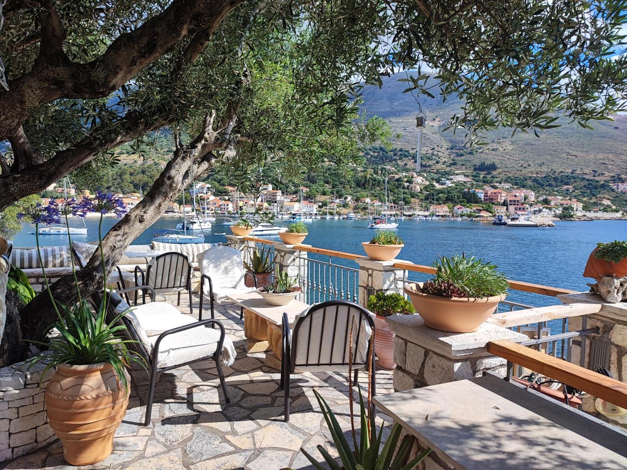 Waterside Apartments Agia Efimia Esterno foto