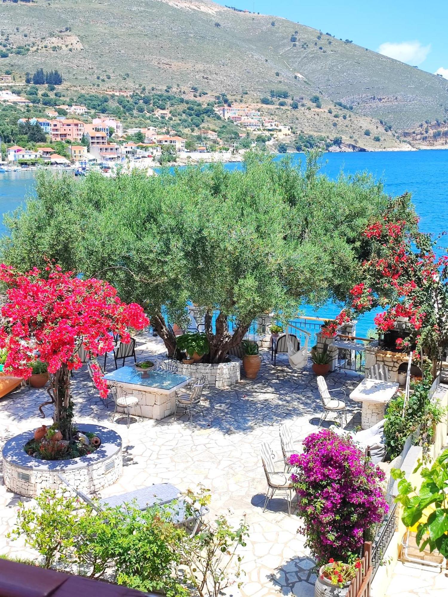 Waterside Apartments Agia Efimia Esterno foto